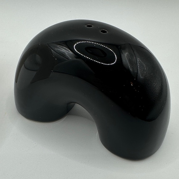 Room Essentials Black and White Ceramic Arch Salt and Pepper Shakers - Picture 6 of 8